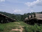 入り口の土産物屋