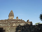 中央祠堂と象の彫像